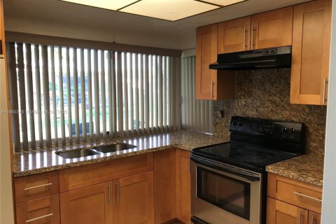 House in Miramar, Florida 3 bedrooms, 122.17 sq.m. № 1887694 - photo 2