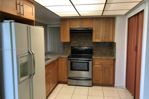 House in Miramar, Florida 3 bedrooms, 122.17 sq.m. № 1887694 - photo 1