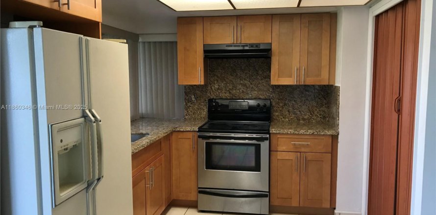 House in Miramar, Florida 3 bedrooms, 122.17 sq.m. № 1887694
