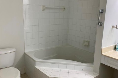 Condo in Wellington, Florida, 2 bedrooms  № 2261502 - photo 6