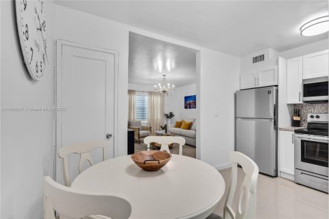Apartamento en alquiler en Coral Gables, Florida, 2 dormitorios, 83.61 m2 № 1896882 - foto 5