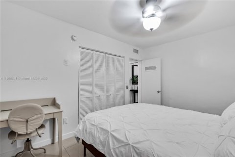 Apartamento en alquiler en Coral Gables, Florida, 2 dormitorios, 83.61 m2 № 1896882 - foto 10
