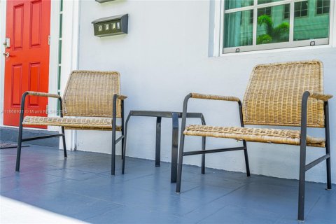 Apartamento en alquiler en Coral Gables, Florida, 2 dormitorios, 83.61 m2 № 1896882 - foto 18