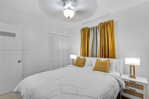 Apartamento en alquiler en Coral Gables, Florida, 2 dormitorios, 83.61 m2 № 1896882 - foto 13