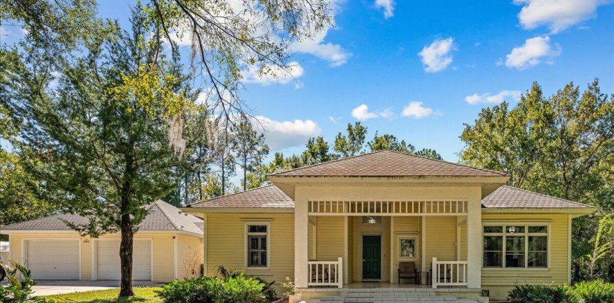 House in Satsuma, Florida 3 bedrooms, 215.81 sq.m. № 812465