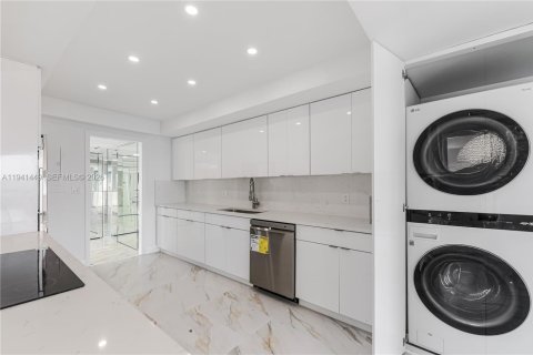 Copropriété à vendre à Miami, Floride: 2 chambres, 215.53 m2 № 1998409 - photo 13