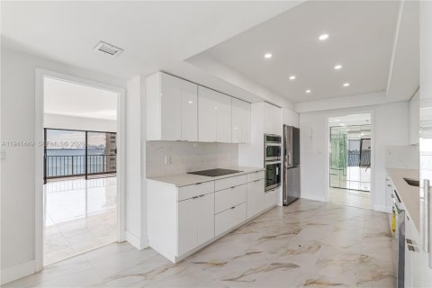 Copropriété à vendre à Miami, Floride: 2 chambres, 215.53 m2 № 1998409 - photo 12