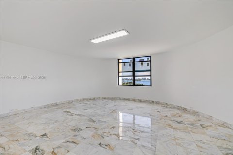 Copropriété à vendre à Miami, Floride: 2 chambres, 215.53 m2 № 1998409 - photo 25