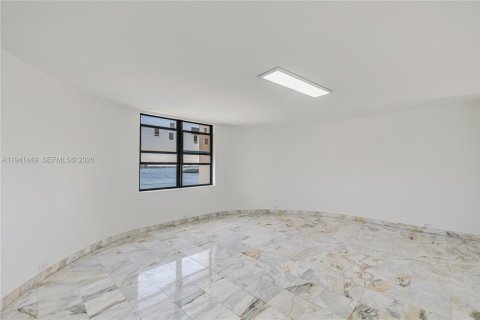 Copropriété à vendre à Miami, Floride: 2 chambres, 215.53 m2 № 1998409 - photo 27