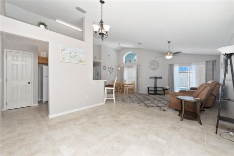 House in Davenport, Florida 4 bedrooms, 143.26 sq.m. № 1798005 - photo 11