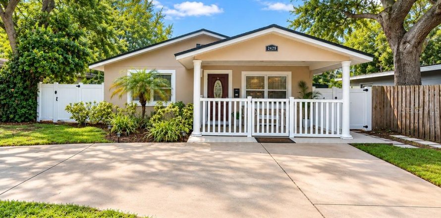 Villa ou maison à Saint Petersburg, Floride 3 chambres, 105.91 m2 № 2411696