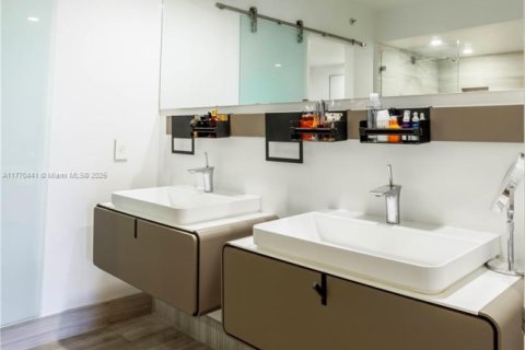 Condo in Key Biscayne, Florida, 3 bedrooms  № 1691706 - photo 30