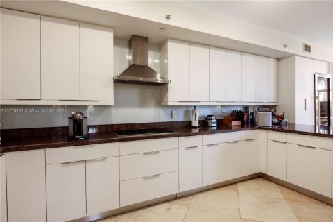 Condo in Key Biscayne, Florida, 3 bedrooms  № 1691706 - photo 19