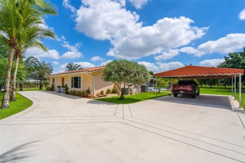 House in Homestead, Florida 3 bedrooms, 213.49 sq.m. № 1738826 - photo 5