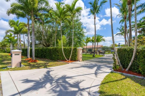 House in Homestead, Florida 3 bedrooms, 213.49 sq.m. № 1738826 - photo 6