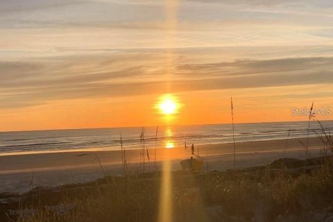 House in New Smyrna Beach, Florida 3 bedrooms, 153.66 sq.m. № 1759459 - photo 2