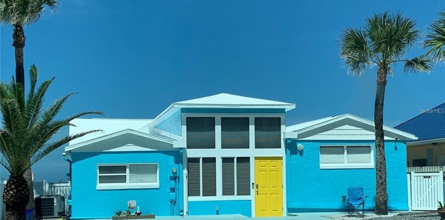 House in New Smyrna Beach, Florida 3 bedrooms, 153.66 sq.m. № 1759459