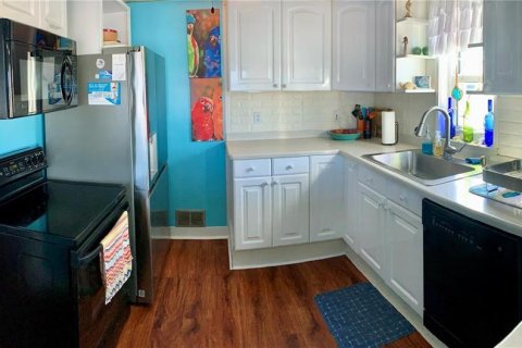 House in New Smyrna Beach, Florida 3 bedrooms, 153.66 sq.m. № 1759459 - photo 8