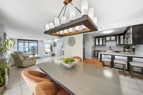 Copropriété à vendre à Miami Beach, Floride: 2 chambres, 141.58 m2 № 1762781 - photo 7