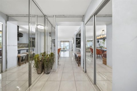 Copropriété à vendre à Miami Beach, Floride: 2 chambres, 141.58 m2 № 1762781 - photo 2