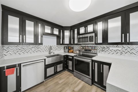 Copropriété à vendre à Miami Beach, Floride: 2 chambres, 141.58 m2 № 1762781 - photo 10