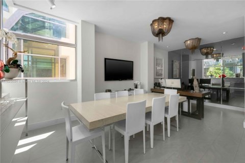 Купить коммерческую недвижимость в Майами-Бич, Флорида № 2078441 - фото 16
