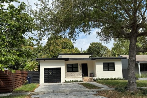 House in El Portal, Florida 3 bedrooms № 1696529 - photo 3