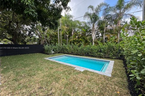 House in El Portal, Florida 3 bedrooms № 1696529 - photo 18