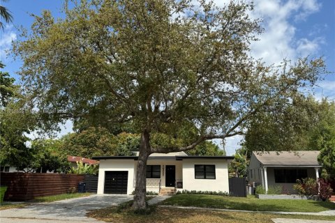 House in El Portal, Florida 3 bedrooms № 1696529 - photo 20