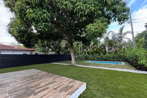 House in El Portal, Florida 3 bedrooms № 1696529 - photo 19