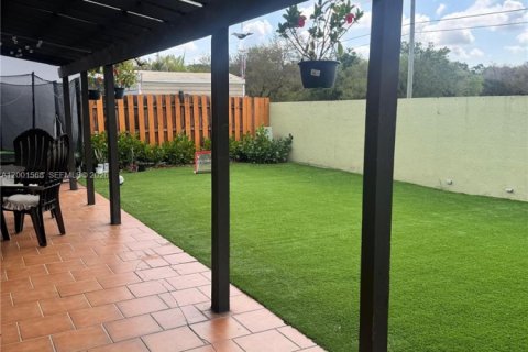 Casa en alquiler en Miami, Florida, 3 dormitorios, 151.71 m2 № 2066665 - foto 4