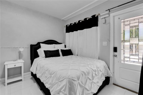 Casa en venta en Miami, Florida, 10 dormitorios, 283.35 m2 № 1828316 - foto 12