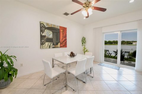 Condo in Miramar, Florida, 3 bedrooms  № 1469948 - photo 17