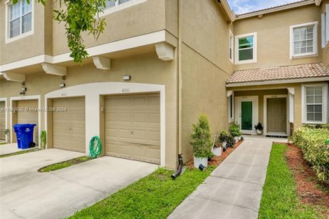 Condo in Miramar, Florida, 3 bedrooms  № 1469948 - photo 2