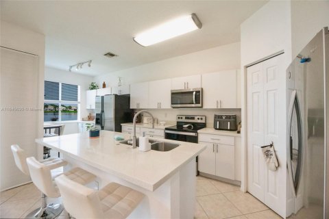 Condo in Miramar, Florida, 3 bedrooms  № 1469948 - photo 10