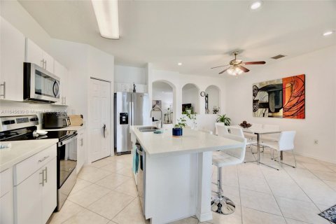 Condo in Miramar, Florida, 3 bedrooms  № 1469948 - photo 13