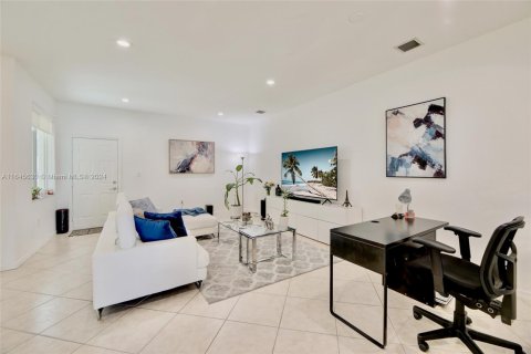 Condo in Miramar, Florida, 3 bedrooms  № 1469948 - photo 7