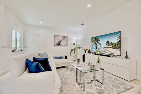 Condo in Miramar, Florida, 3 bedrooms  № 1469948 - photo 5