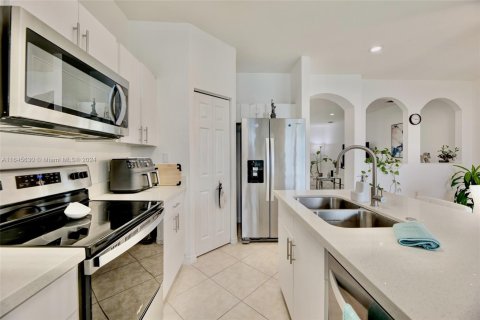 Condo in Miramar, Florida, 3 bedrooms  № 1469948 - photo 14