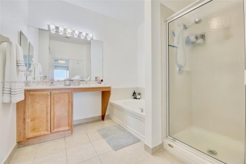 Condo in Miramar, Florida, 3 bedrooms  № 1469948 - photo 24