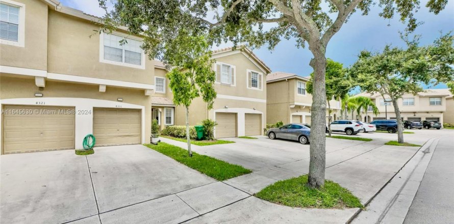 Condo in Miramar, Florida, 3 bedrooms  № 1469948