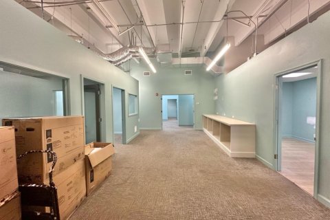 Propiedad comercial en alquiler en West Palm Beach, Florida № 1228676 - foto 1