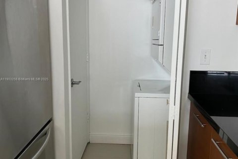 Снять в аренду кондоминиум в Майами, Флорида 1 спальня, 74.88м2, № 1954728 - фото 12