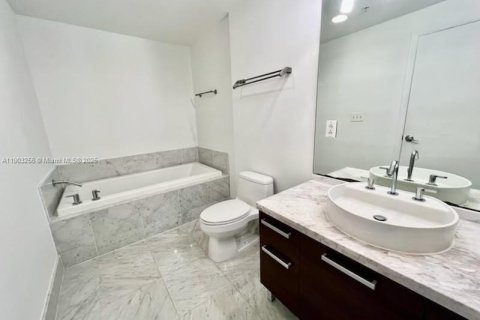 Снять в аренду кондоминиум в Майами, Флорида 1 спальня, 74.88м2, № 1954728 - фото 8