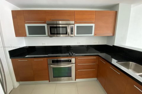 Снять в аренду кондоминиум в Майами, Флорида 1 спальня, 74.88м2, № 1954728 - фото 4