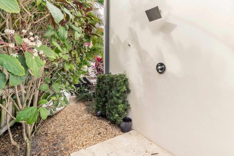 Снять в аренду виллу или дом в Уилтон-Мэнорс, Флорида 5 спален, 439.06м2, № 2035022 - фото 30