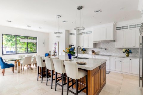 Снять в аренду виллу или дом в Уилтон-Мэнорс, Флорида 5 спален, 439.06м2, № 2035022 - фото 12