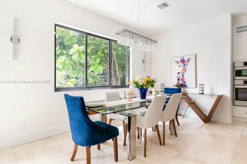 Снять в аренду виллу или дом в Уилтон-Мэнорс, Флорида 5 спален, 439.06м2, № 2035022 - фото 10