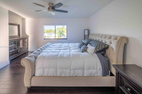 Снять в аренду виллу или дом в Уилтон-Мэнорс, Флорида 5 спален, 439.06м2, № 2035022 - фото 25