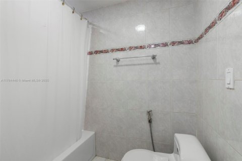 Condominio en venta en Miami, Florida, 2 dormitorios, 114.73 m2 № 1867302 - foto 20